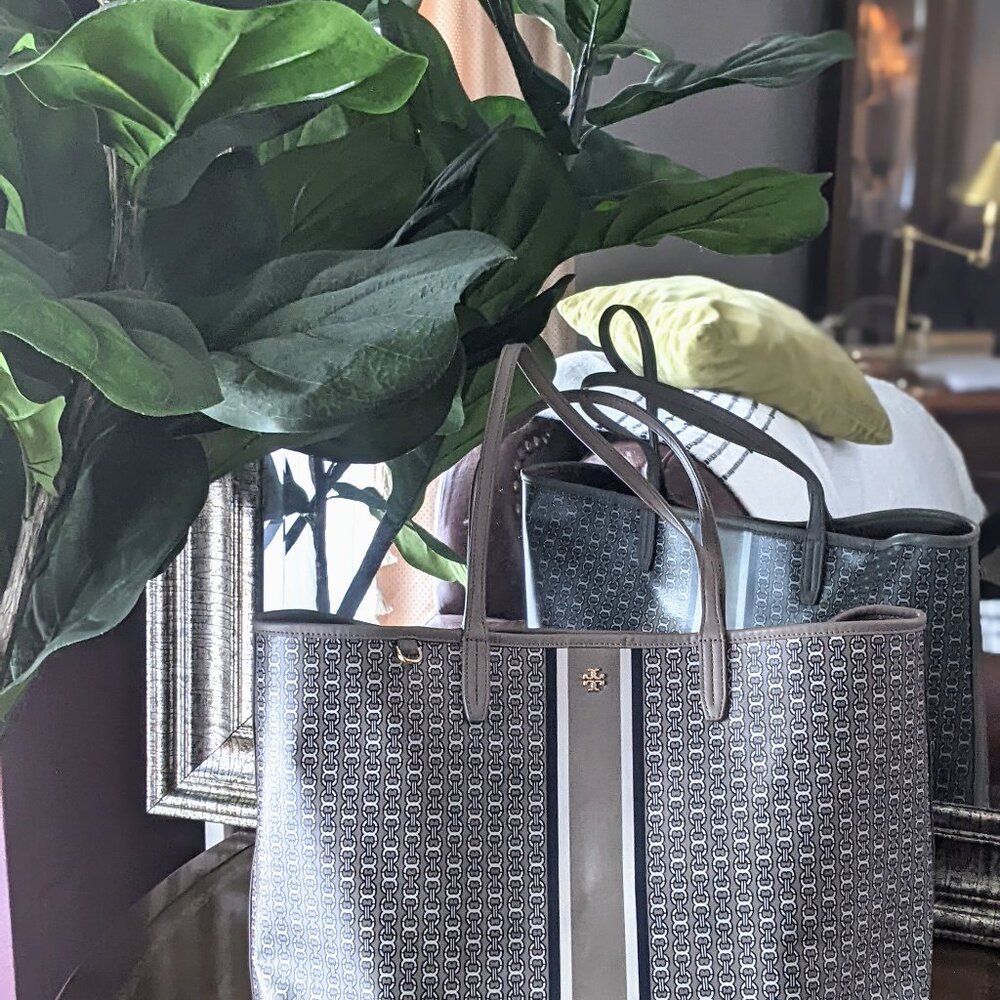 Tory Burch Excellent Condition Gemini Link French Grey Tote